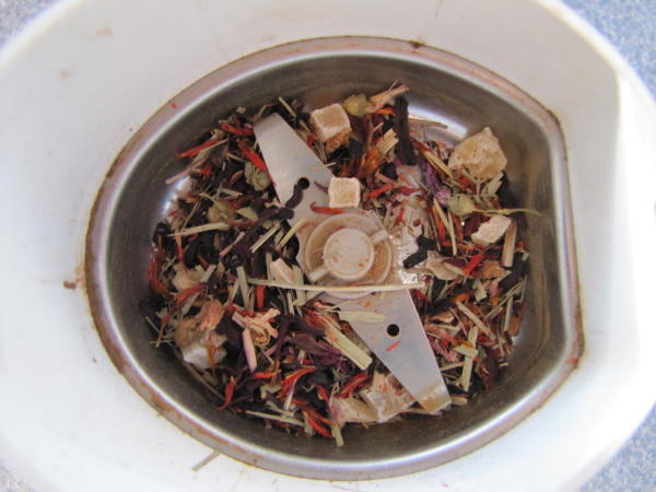 Raspberry Oat Bars with Burgundy Blast Herbal Tisane